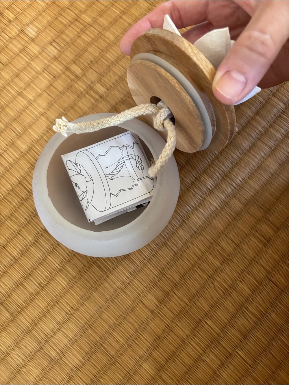 White Floral Diffuser with Wooden Lid